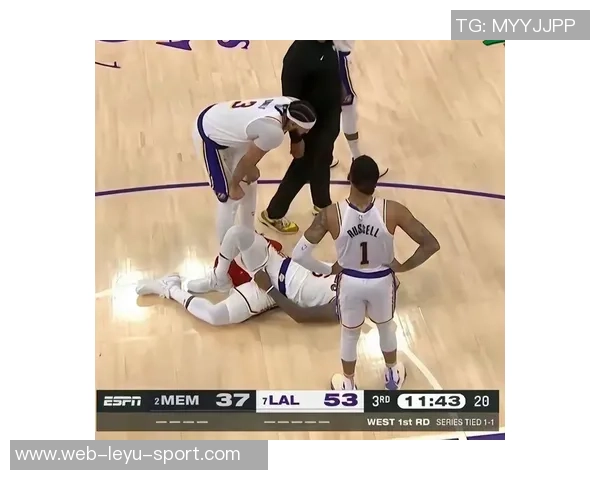 火药味十足詹姆斯与狄龙激烈对抗全场回顾三次技术犯规引发热议 火药味十足詹姆斯与狄龙激烈对抗全场回顾三次技术犯规引发热议